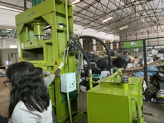 greenmax-pet-bottle-waste-baler-machine